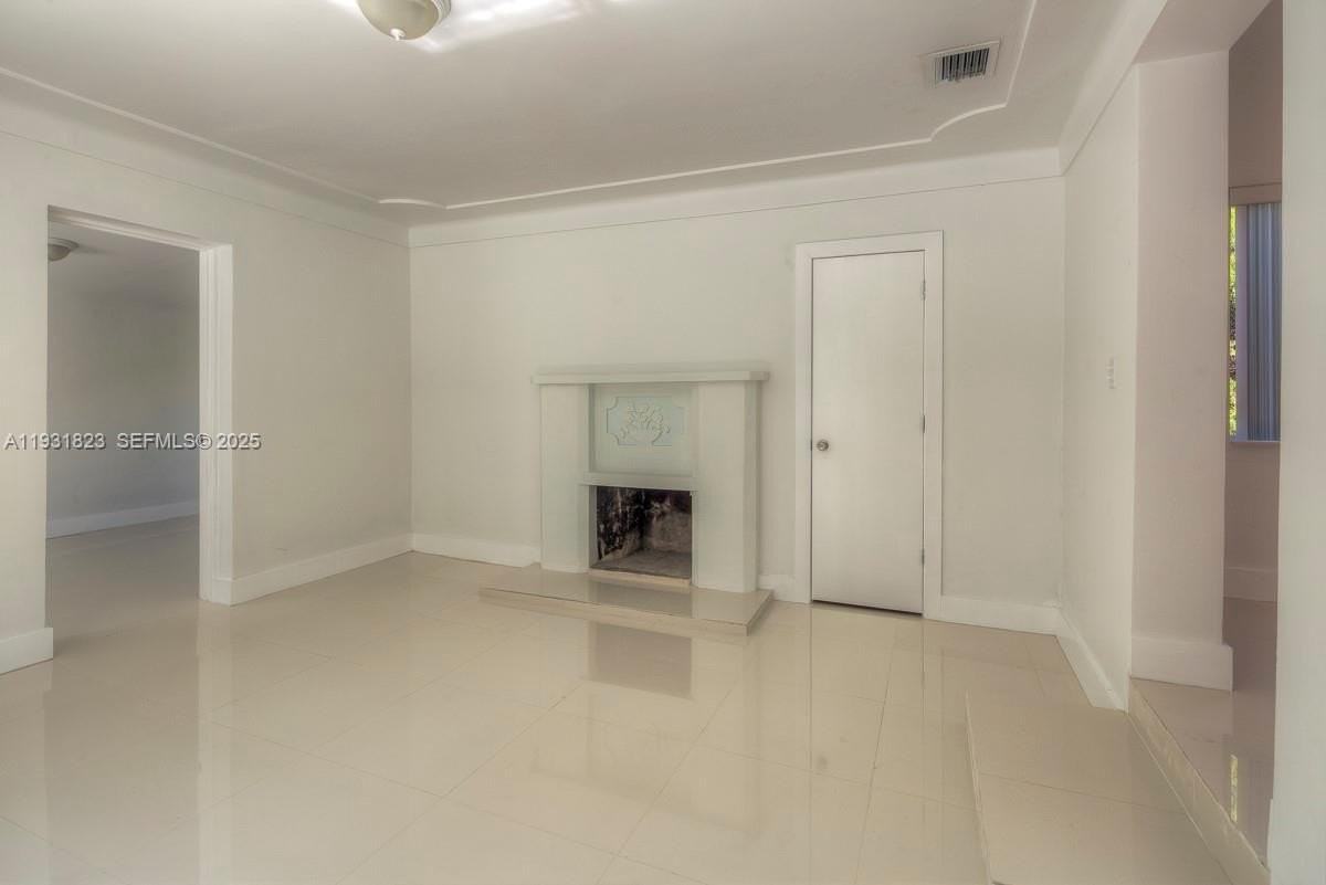 14935 Ne 11th Ct #1 - Photo 6 of 25