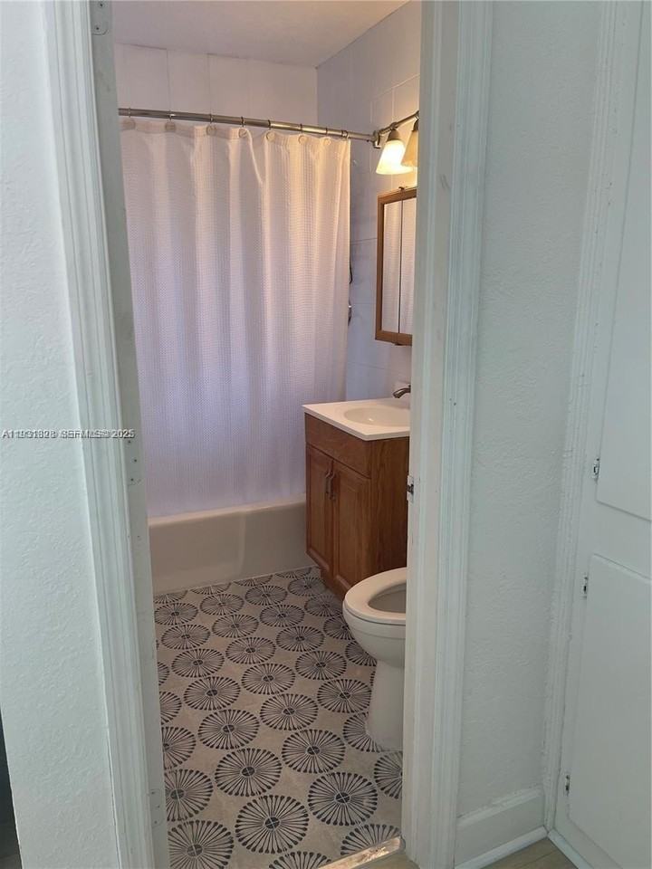 1560 Ne 145th St #1 - Photo 5 of 11