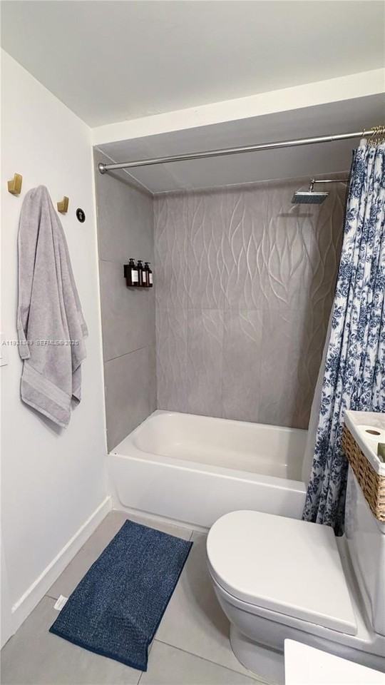 551 Michigan Ave #221 - Photo 3 of 15