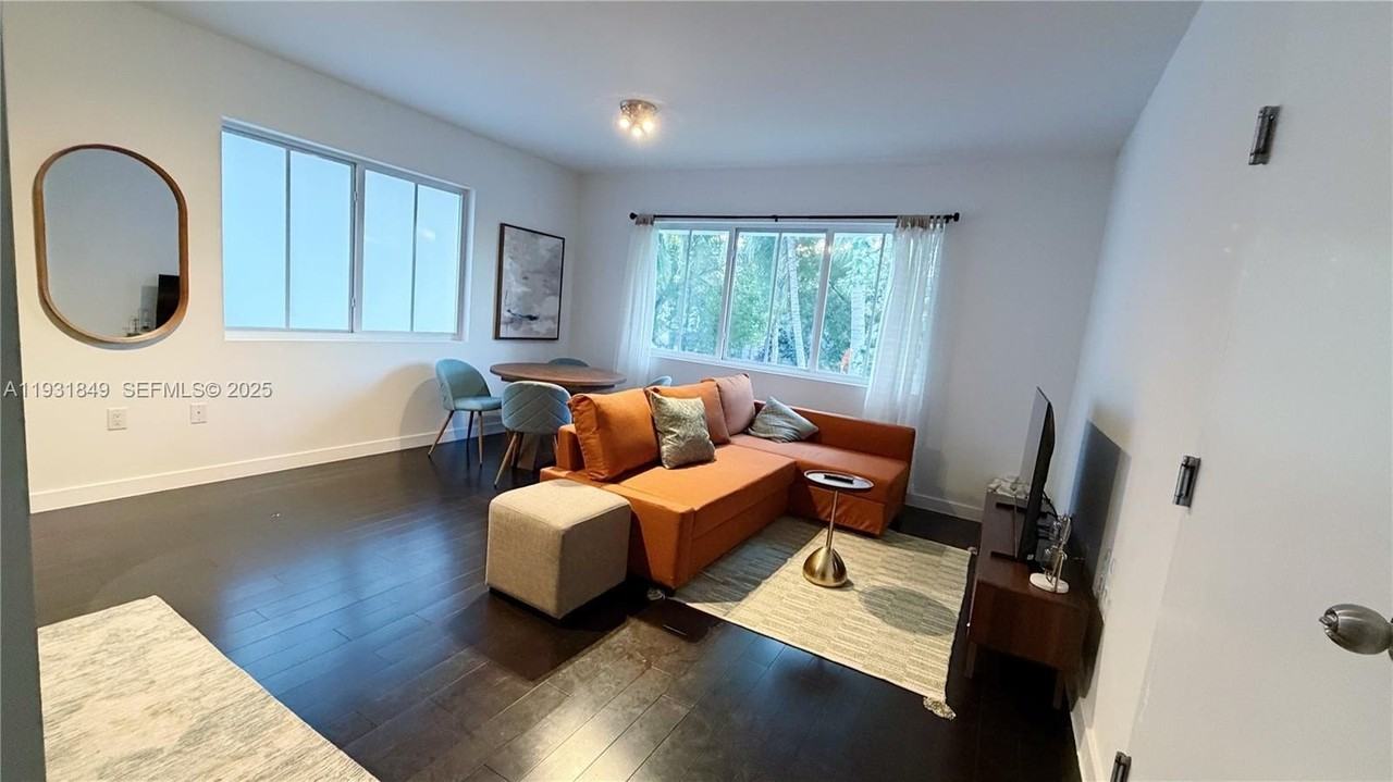 551 Michigan Ave #221 - Photo 5 of 15