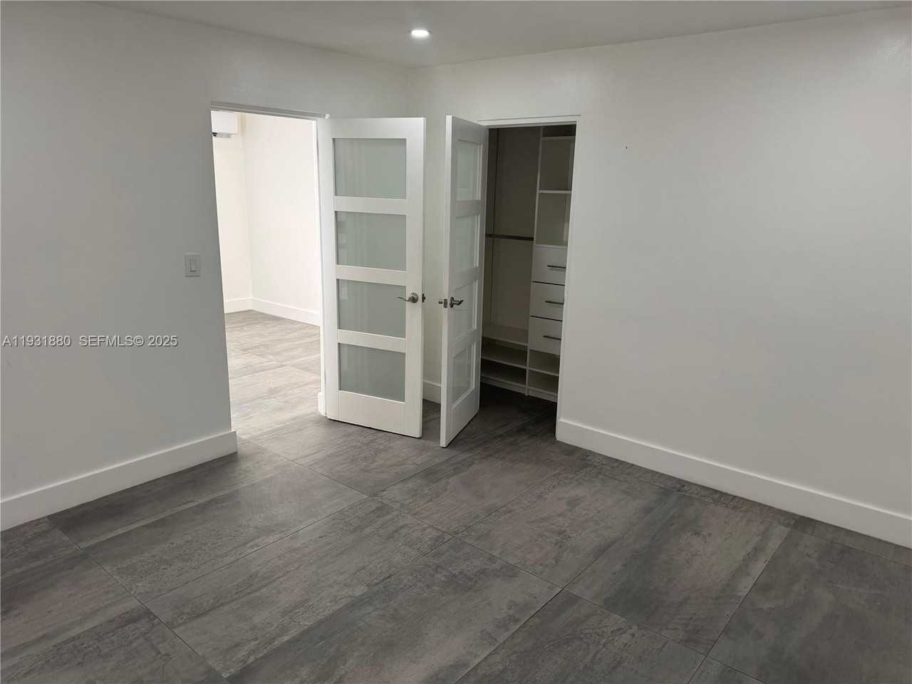 731 E 19th St - Photo 4 of 17