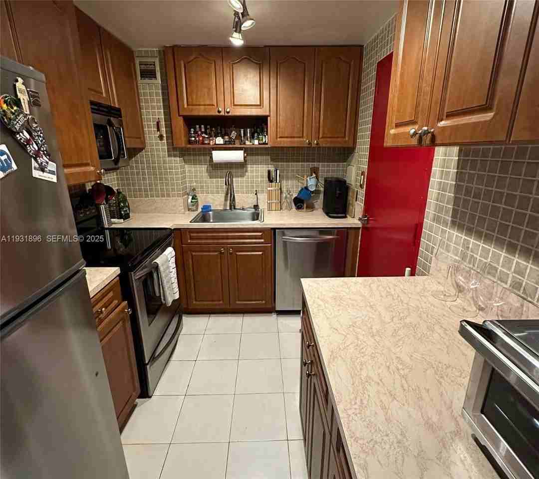 3301 Ne 5th Ave #805 - Photo 6 of 13