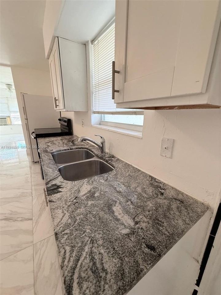 4265 Sw 51st St #1 - Photo 3 of 19