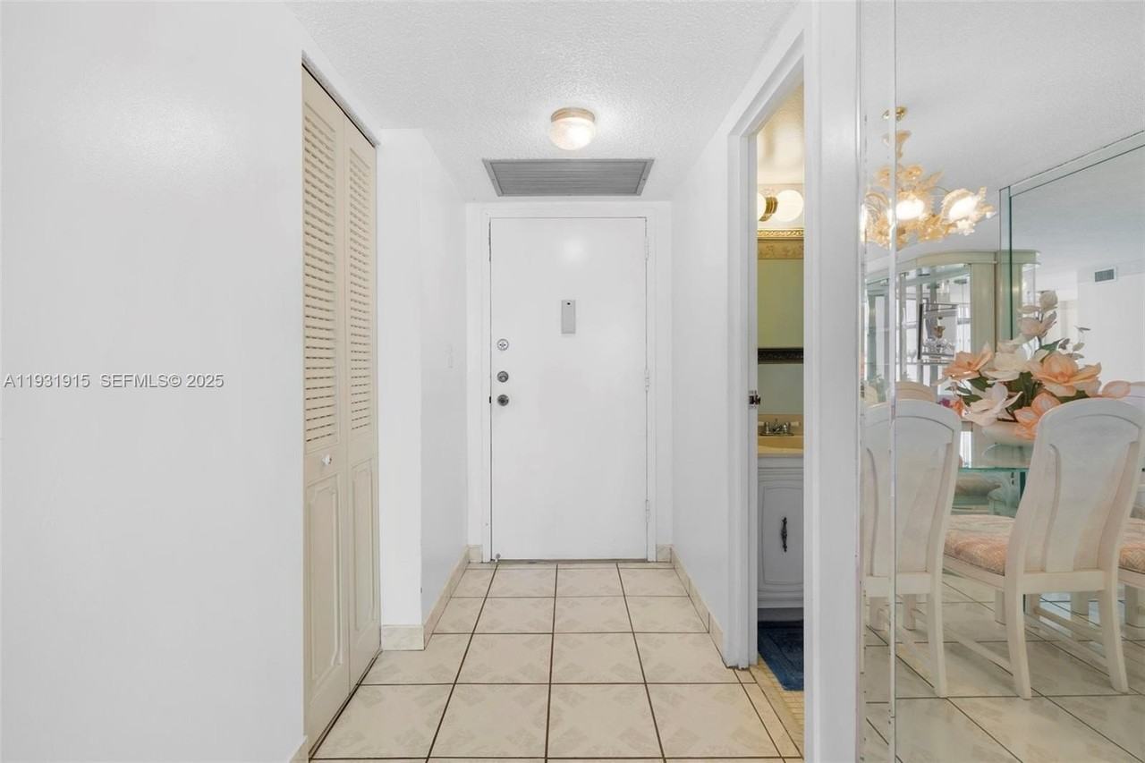 1000 Parkview Dr #828 - Photo 3 of 27