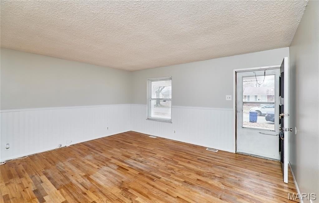 2551 Hedgerow Dr - Photo 4 of 26