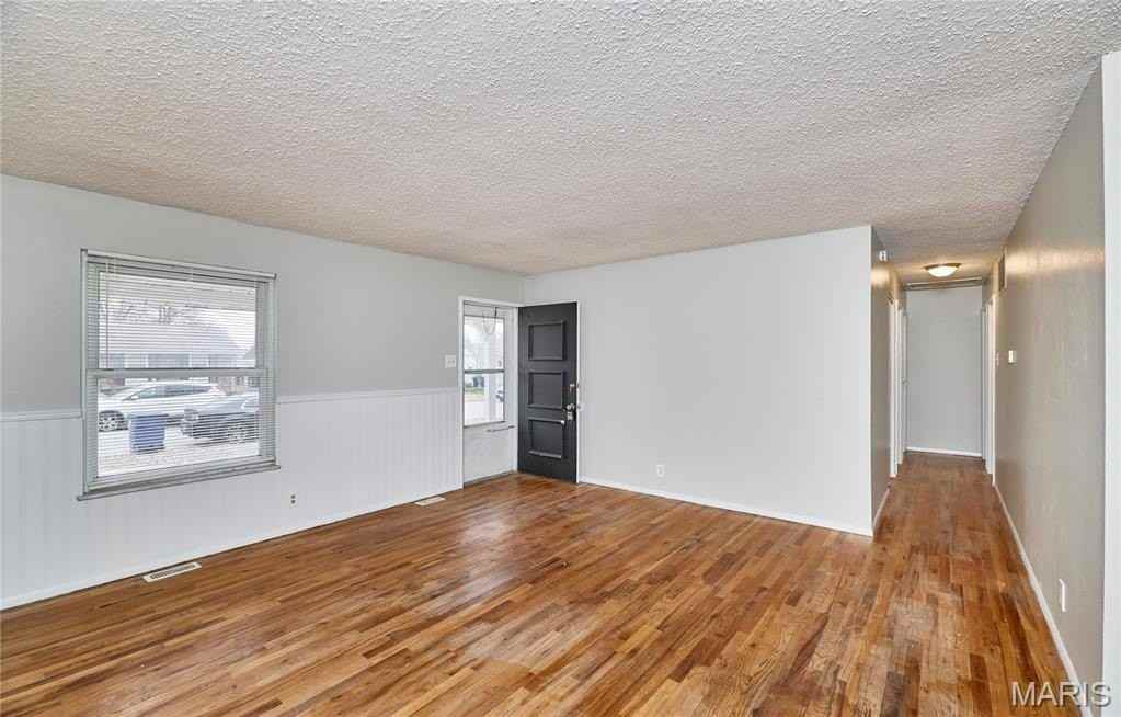 2551 Hedgerow Dr - Photo 5 of 26