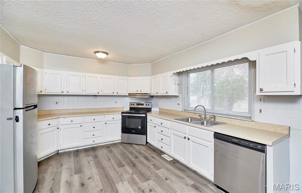 2551 Hedgerow Dr - Photo 7 of 26