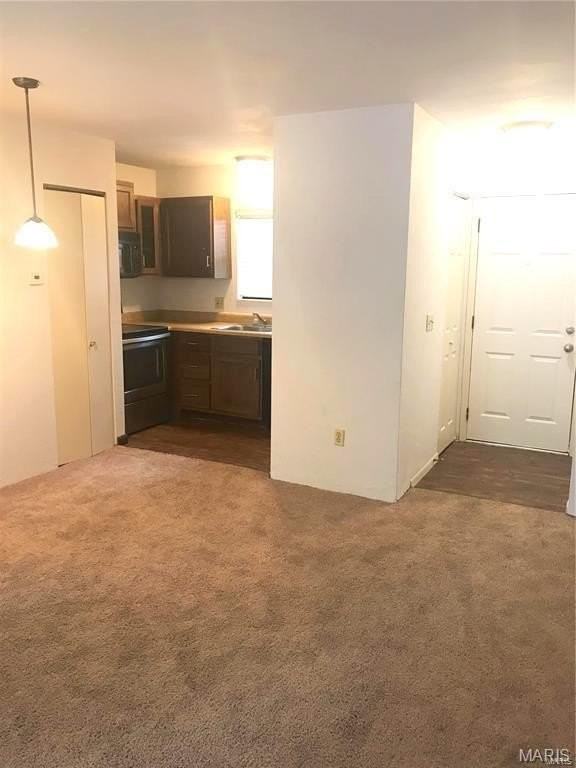 69 Peachtree Ln - Photo 2 of 15