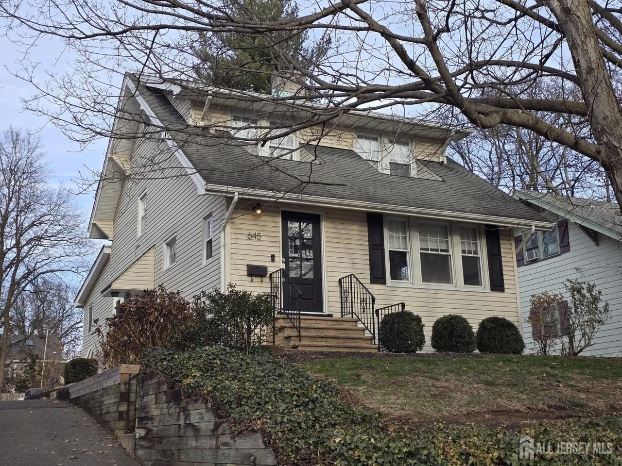 645 Kimball Ave - Photo 2 of 30