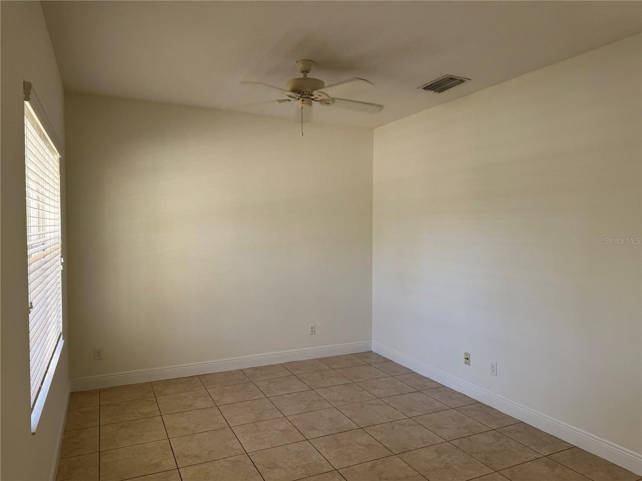 11765 Forest Park Cir - Photo 4 of 32