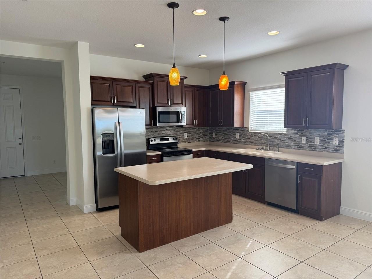 11765 Forest Park Cir - Photo 6 of 32