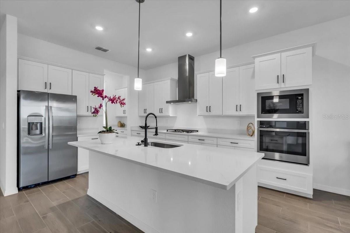 5522 Lightning Whelk Ln - Photo 5 of 29