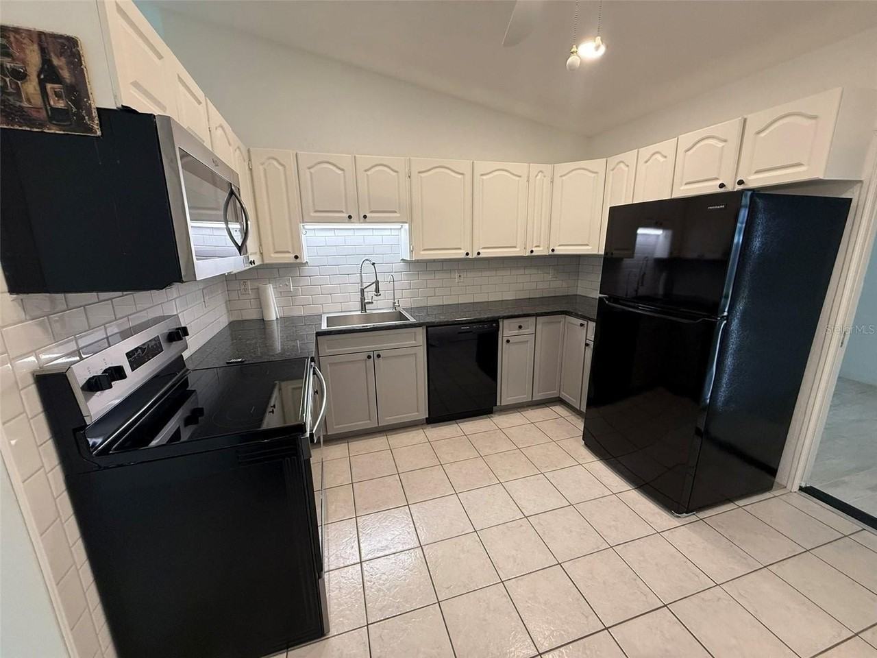 512 Dewhurst St - Photo 5 of 17