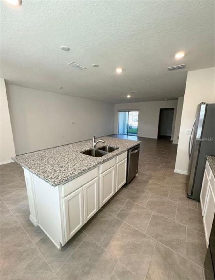 13519 Sagestone Dr - Photo 3 of 37