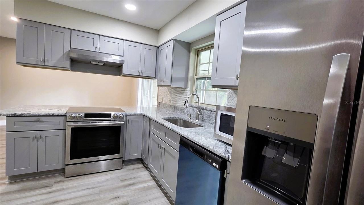 401 Noya Ln - Photo 6 of 14