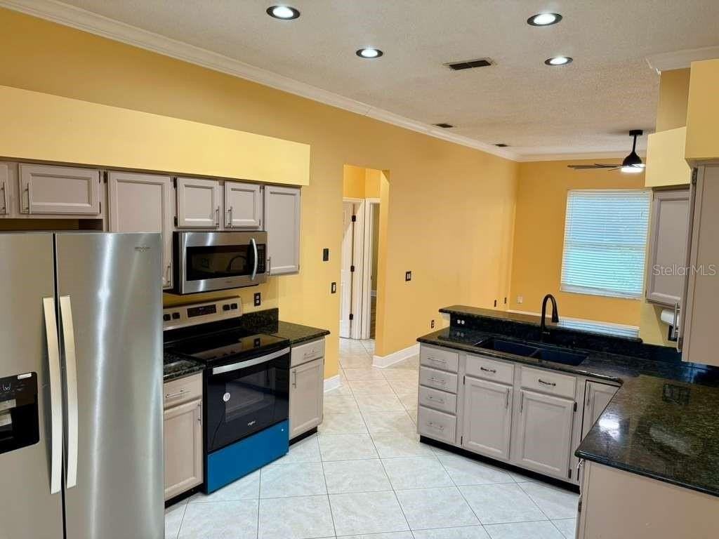 3520 Ocita Dr - Photo 3 of 15