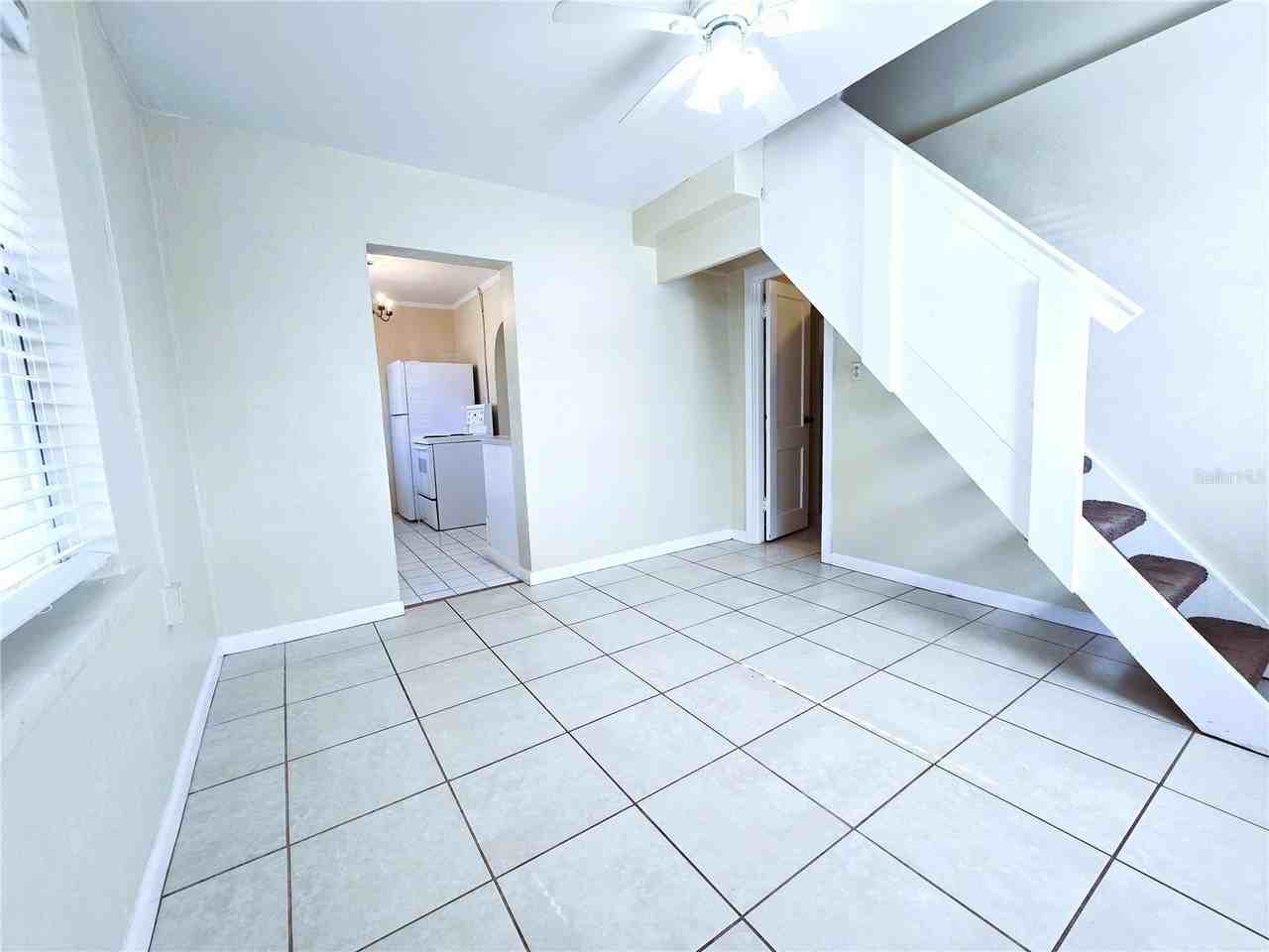 1109 Pennsylvania Ave - Photo 3 of 29