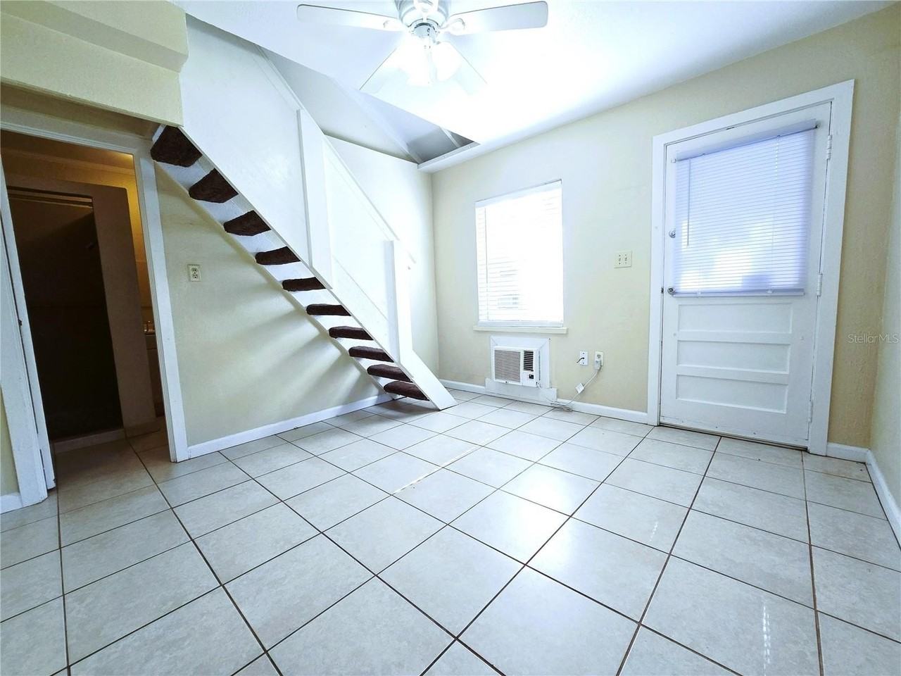 1109 Pennsylvania Ave - Photo 4 of 29