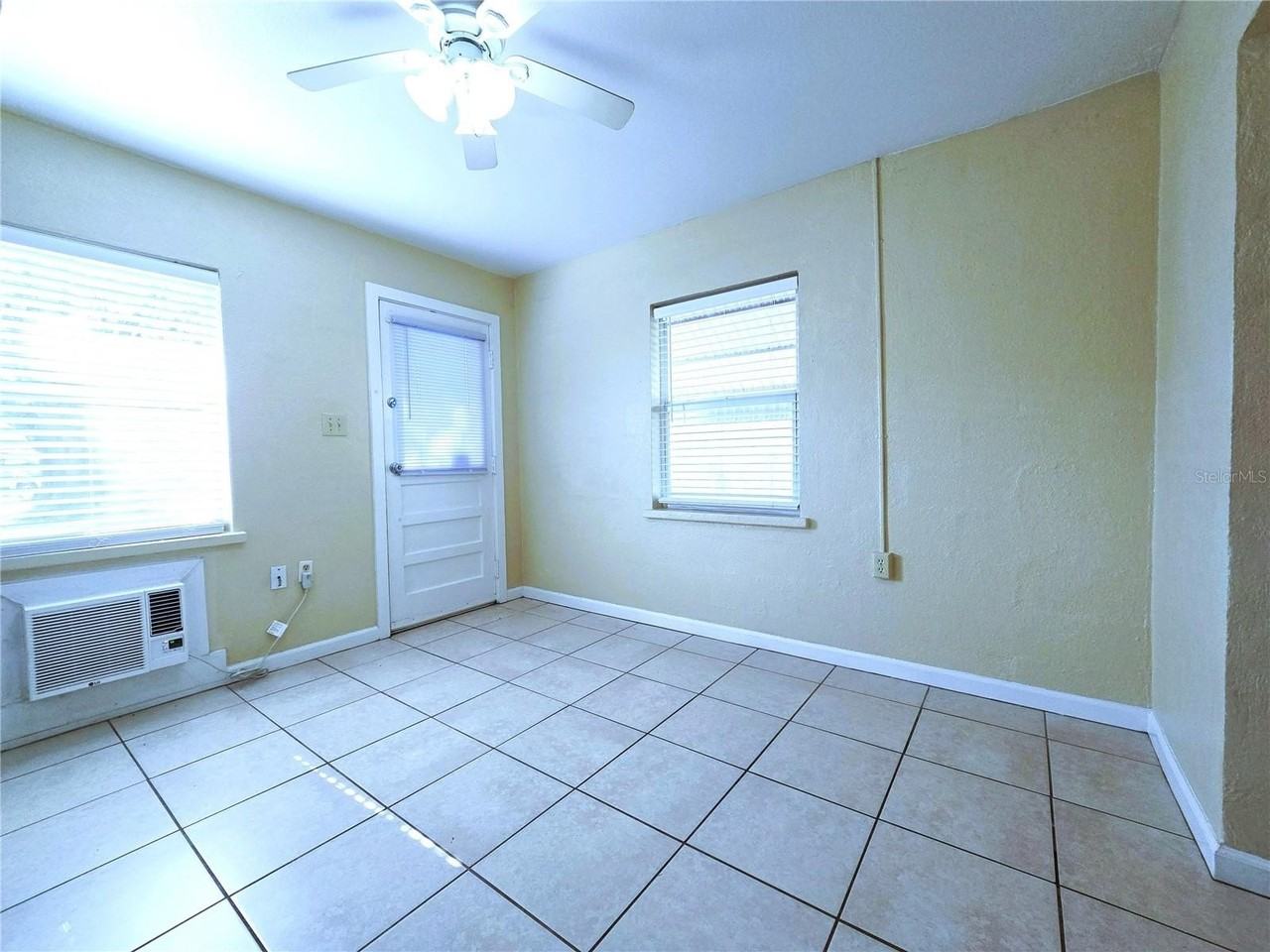 1109 Pennsylvania Ave - Photo 6 of 29