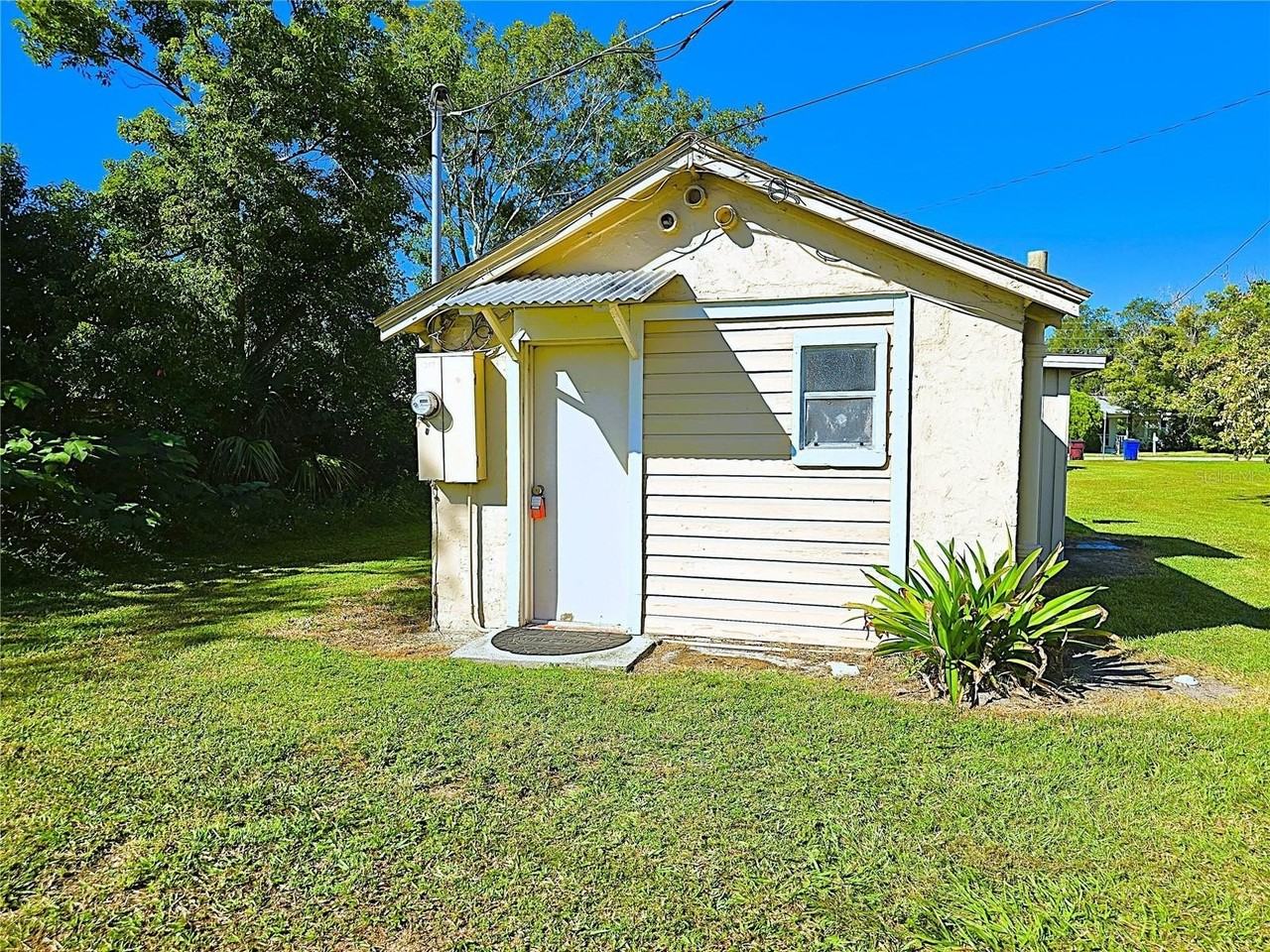 1217 Minnesota Ave - Photo 2 of 17