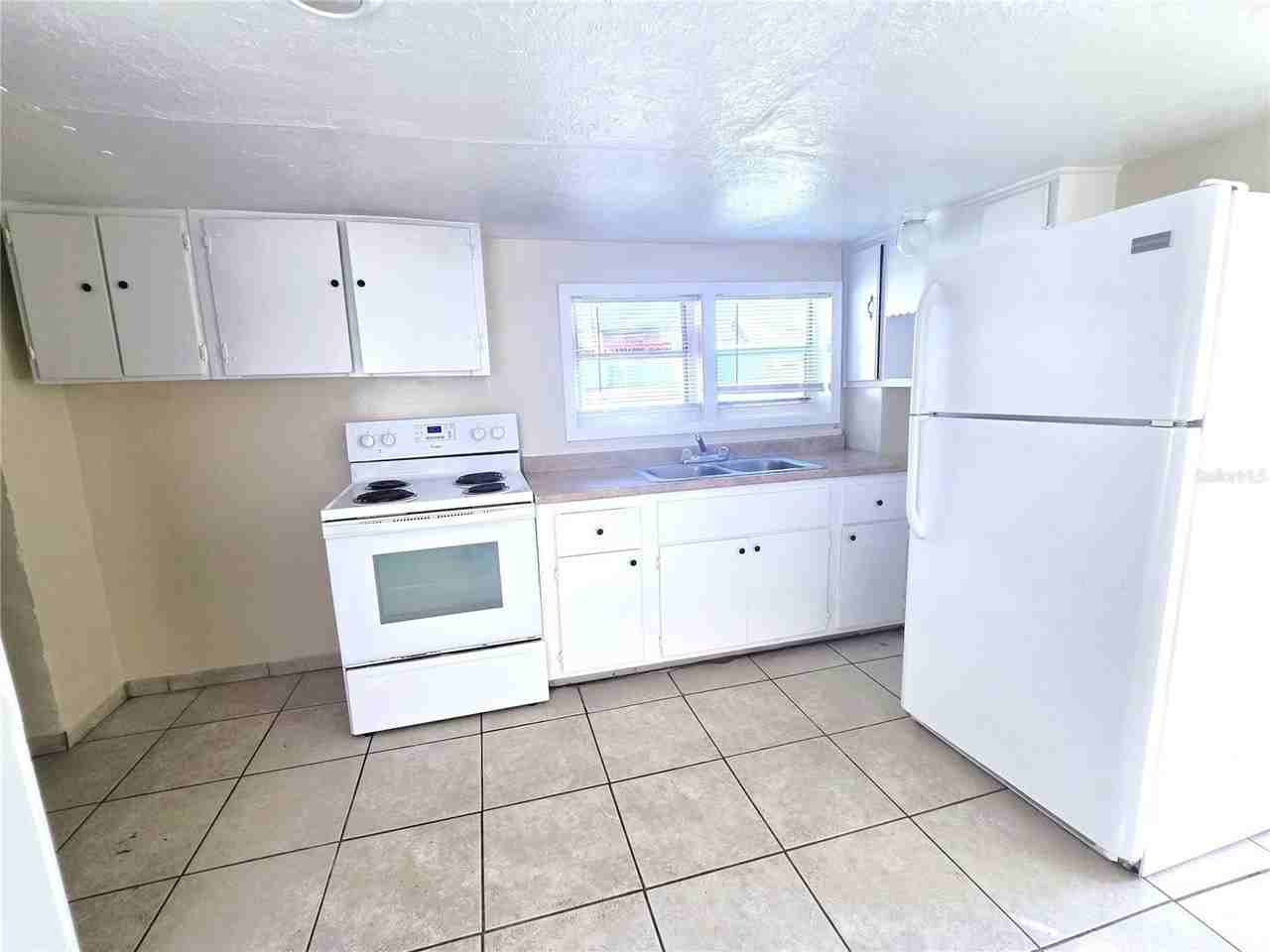 1217 Minnesota Ave - Photo 5 of 17