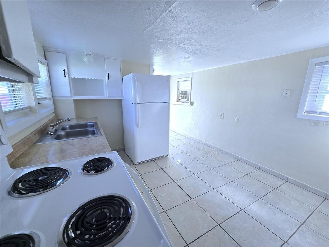 1217 Minnesota Ave - Photo 6 of 17