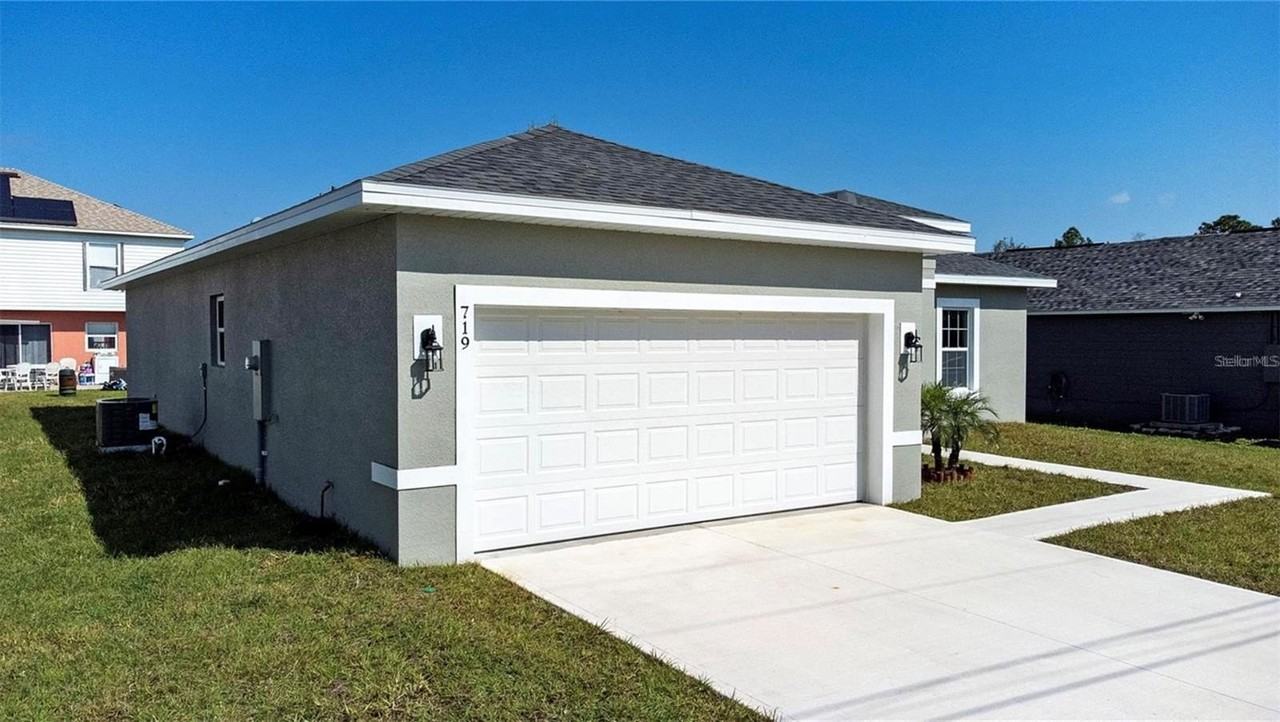 719 Martin Ln - Photo 2 of 35