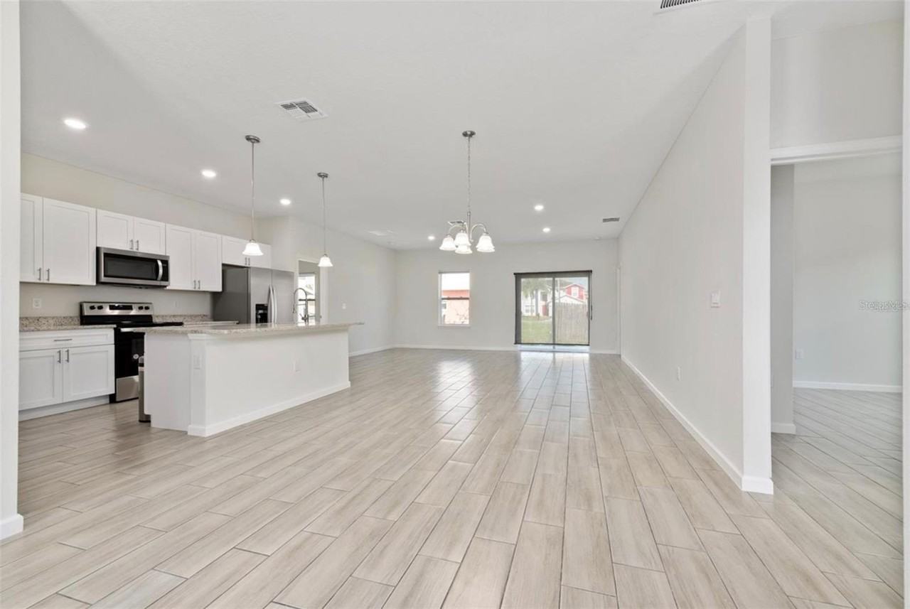 719 Martin Ln - Photo 5 of 35