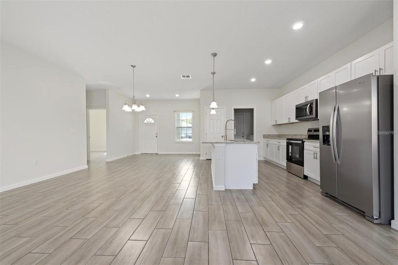 719 Martin Ln - Photo 6 of 35