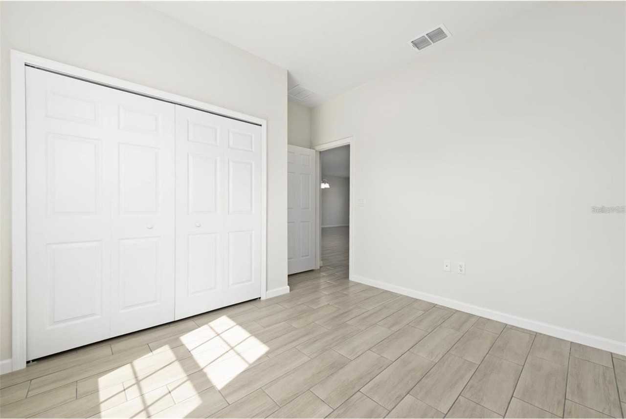 719 Martin Ln - Photo 7 of 35