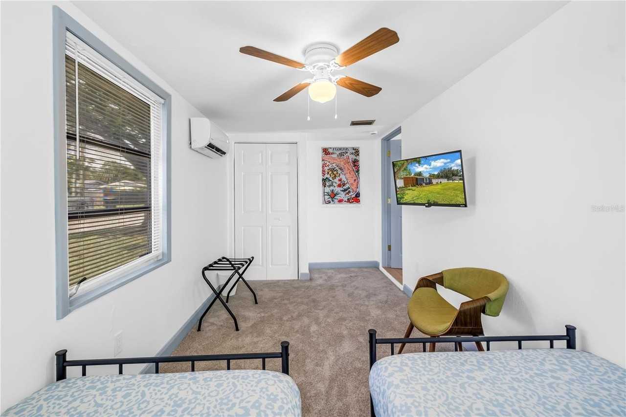 450 47th St S - Photo 2 of 50