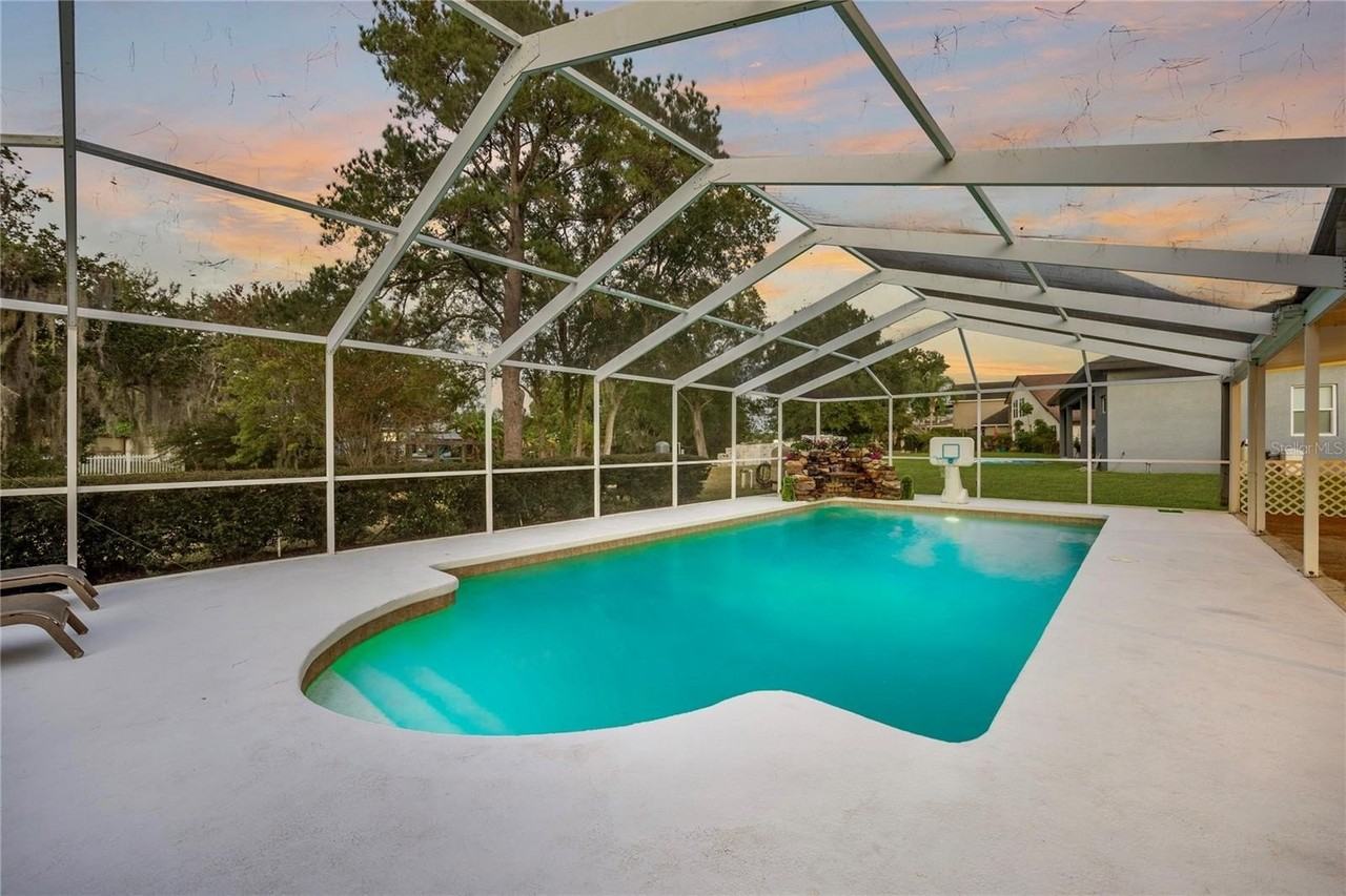 22481 Southshore Dr - Photo 2 of 41