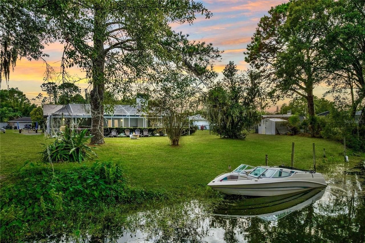 22481 Southshore Dr - Photo 5 of 41