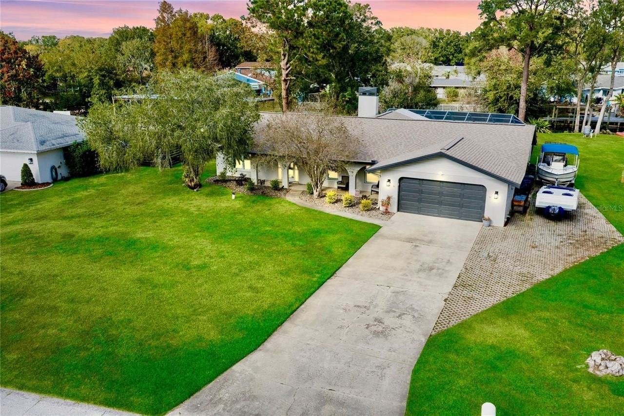 22481 Southshore Dr - Photo 7 of 41