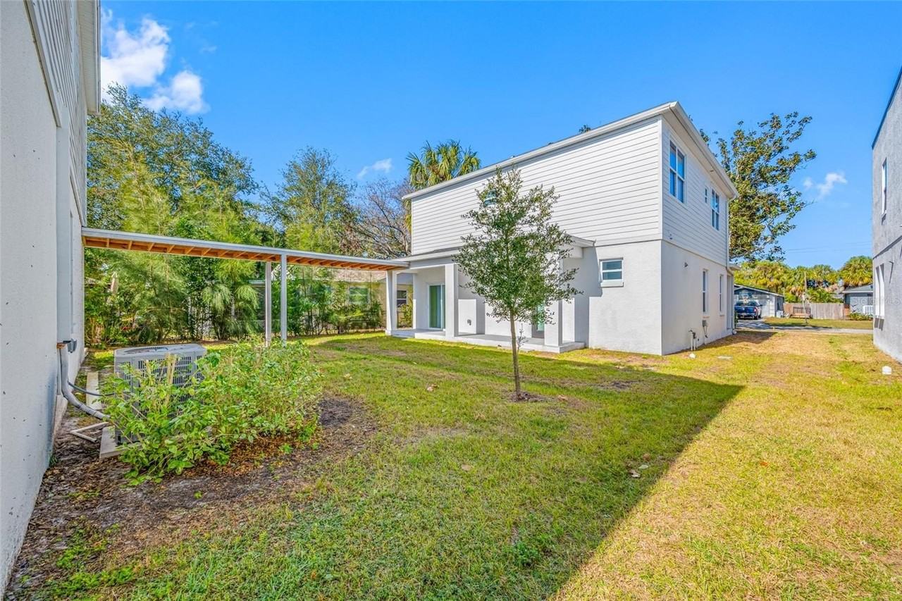 6910 Dartmouth Ave N - Photo 2 of 22