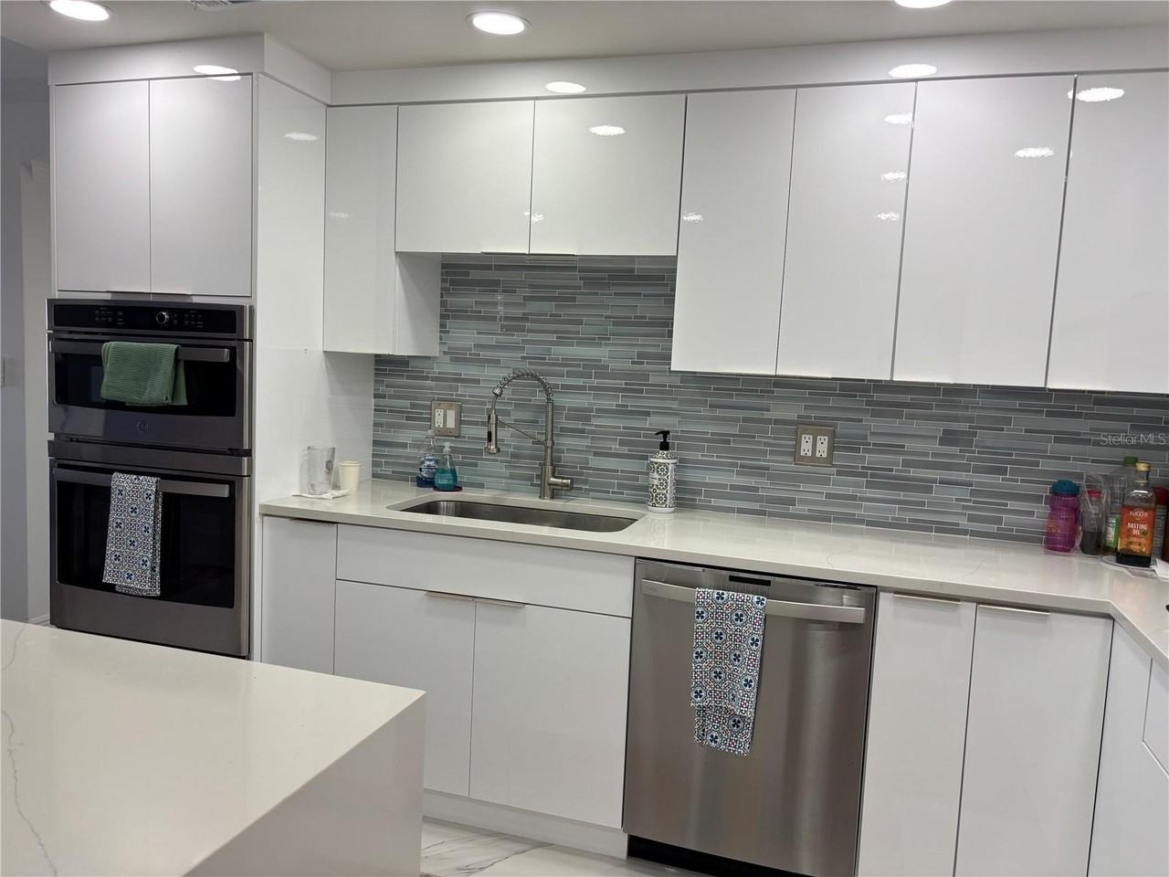 1390 Gulf Blvd #1204 - Photo 5 of 32