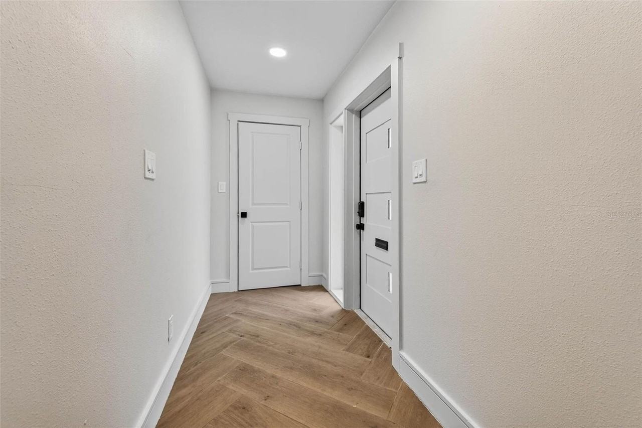 3927 Helena St Ne - Photo 4 of 41