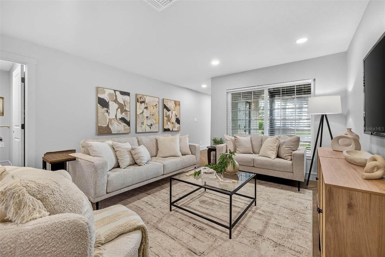 3927 Helena St Ne - Photo 7 of 41