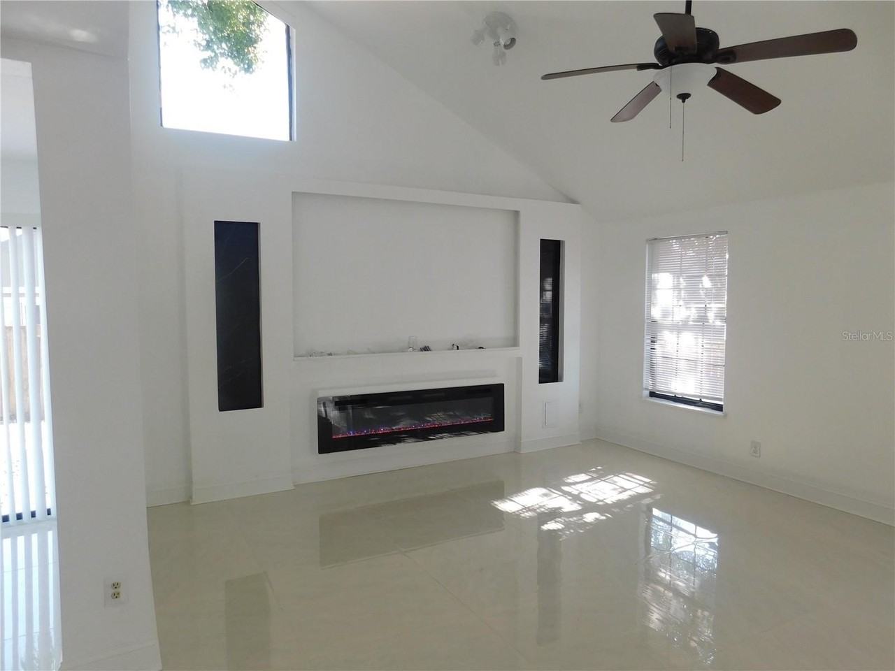 2233 Springwood Cir W - Photo 5 of 24