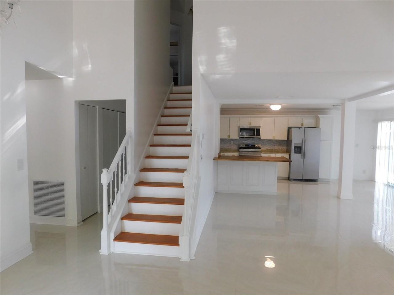 2233 Springwood Cir W - Photo 6 of 24