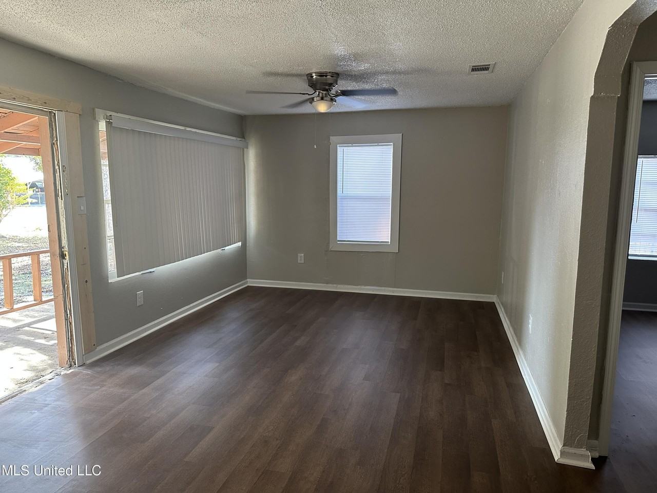 4737 General Ike St - Photo 3 of 12