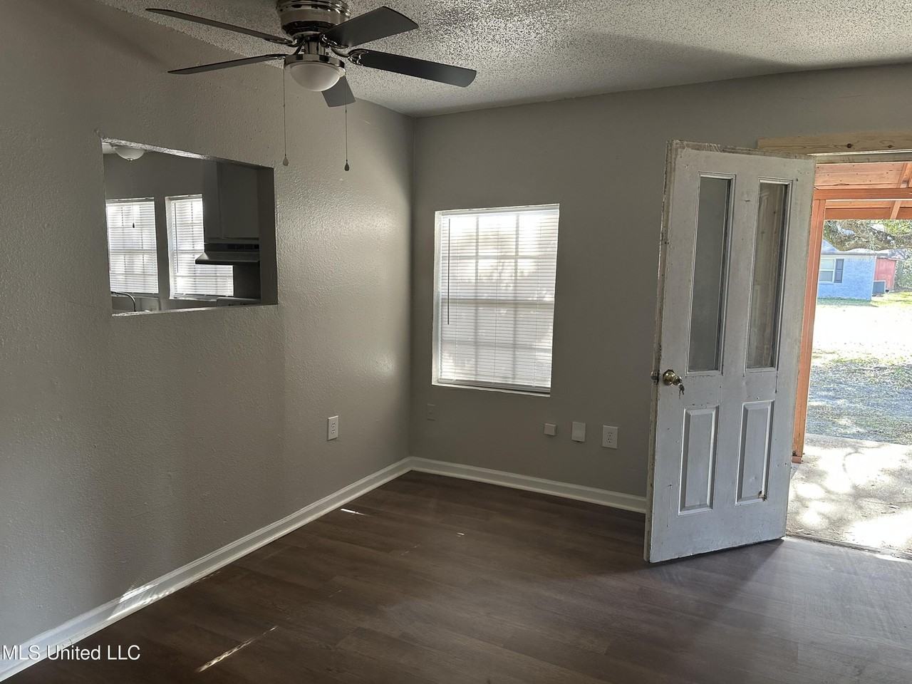 4737 General Ike St - Photo 4 of 12