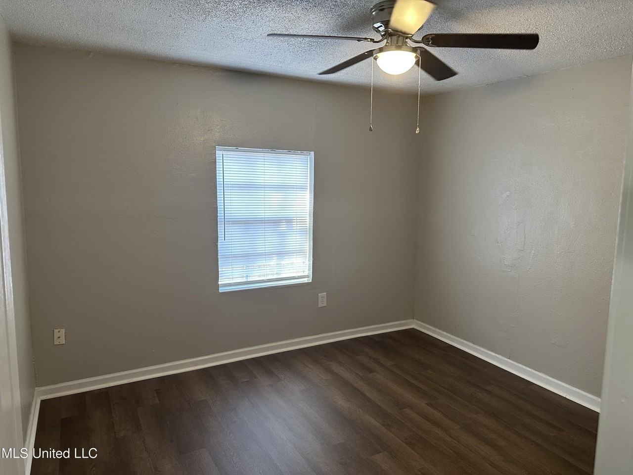 4737 General Ike St - Photo 5 of 12