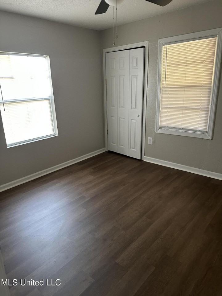 4737 General Ike St - Photo 6 of 12