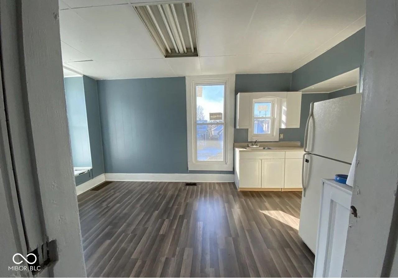 529 W Washington St #2 - Photo 5 of 9