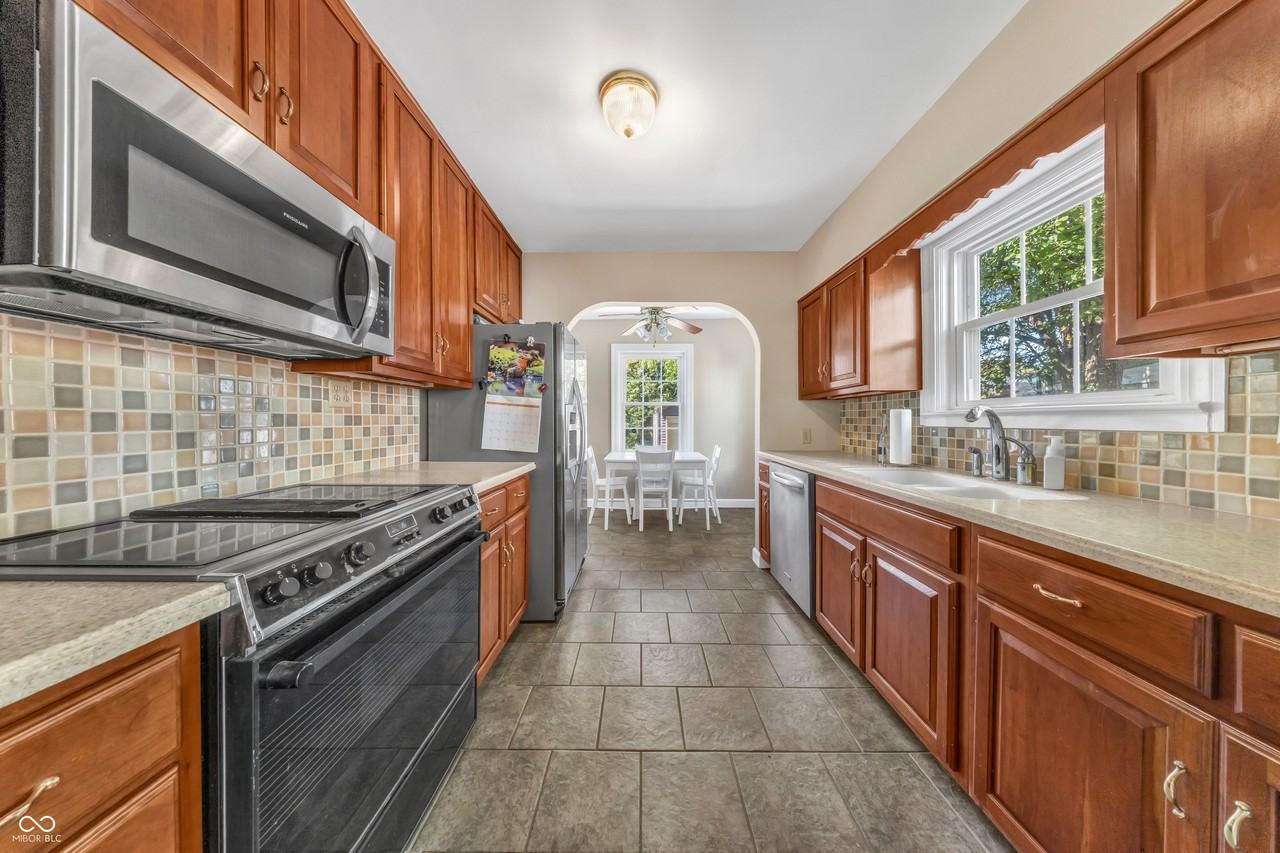 850 N Butler Ave - Photo 5 of 16