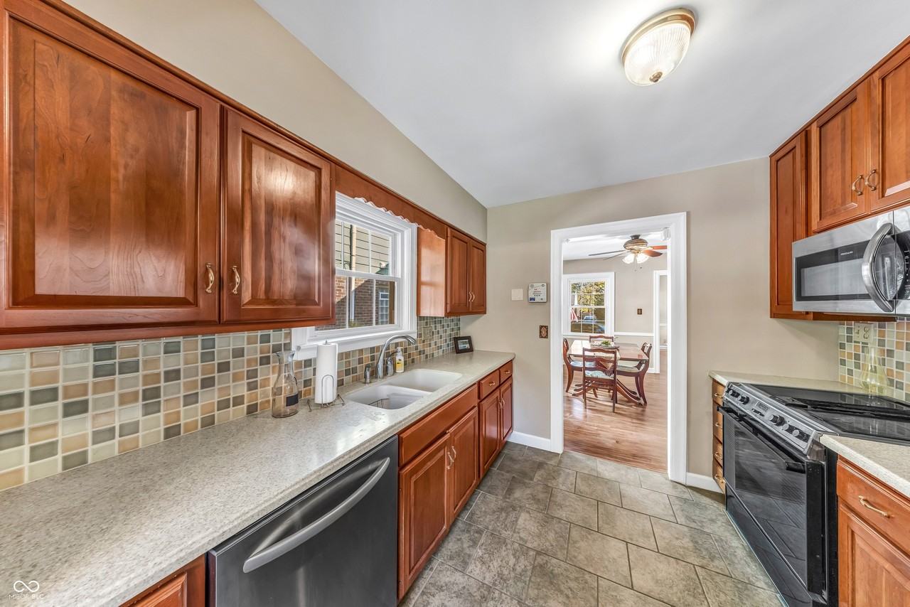 850 N Butler Ave - Photo 7 of 16