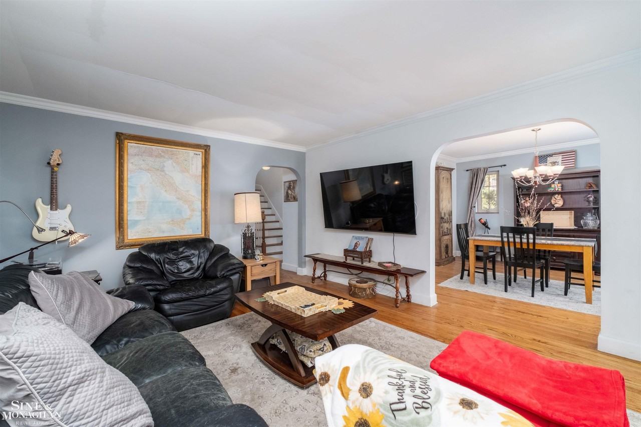 441 Manor St - Photo 6 of 39