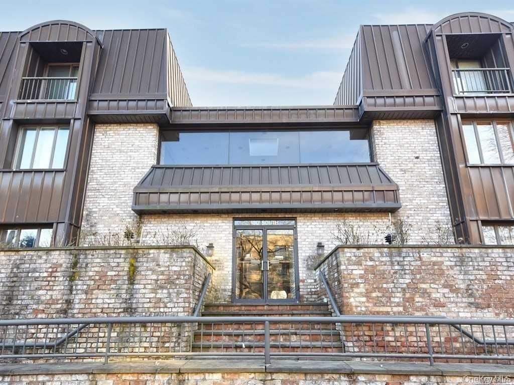 130 S Middle Neck Rd Apt 2 #2 - Photo 2 of 17