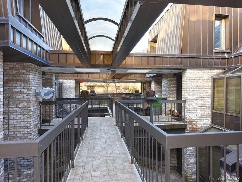 130 S Middle Neck Rd Apt 2 #2 - Photo 3 of 17